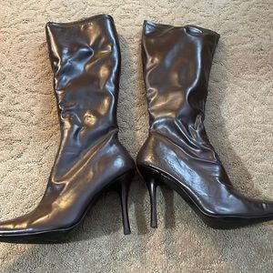 Dark brown hustler Steve Madden boots